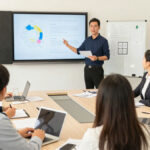 Pentingnya-Melakukan-Pelatihan-Karyawan-Secara-Rutin-Demi-Meningkatkan-Kualitas-Layanan-Jasa